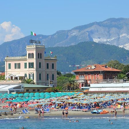 Hotel Italia Марина-ді-Масса Екстер'єр фото