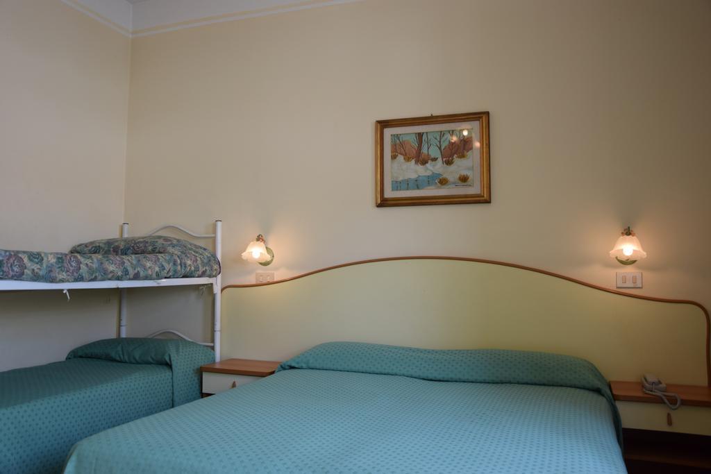 Hotel Italia Марина-ді-Масса Екстер'єр фото