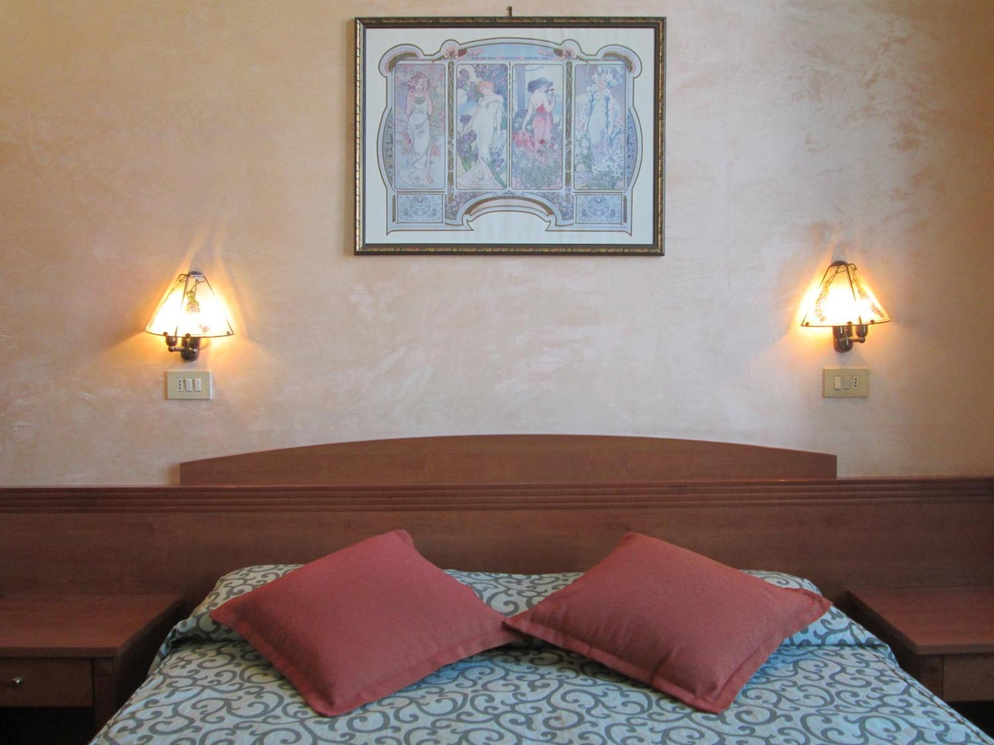 Hotel Italia Марина-ді-Масса Екстер'єр фото