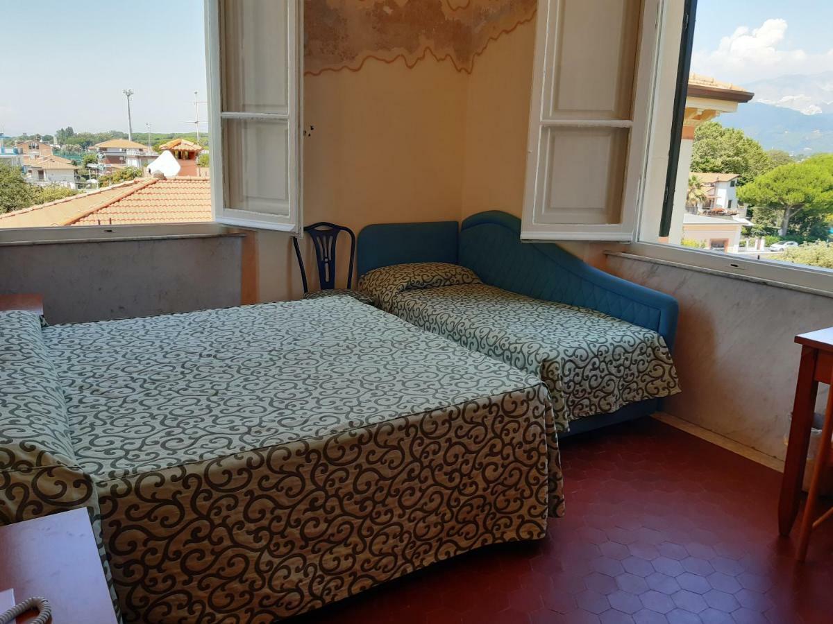 Hotel Italia Марина-ді-Масса Екстер'єр фото