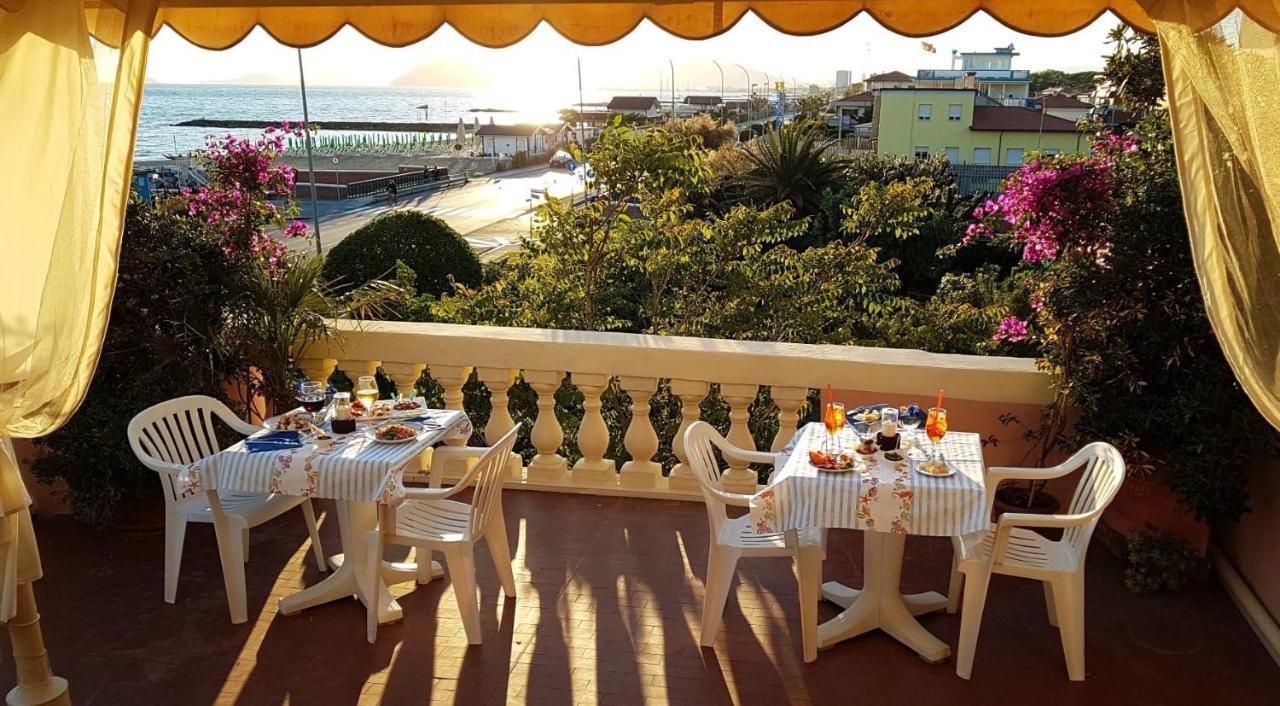 Hotel Italia Марина-ді-Масса Екстер'єр фото